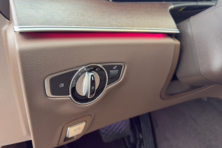 奔驰E级 2023款 E 260 L中控内饰7005