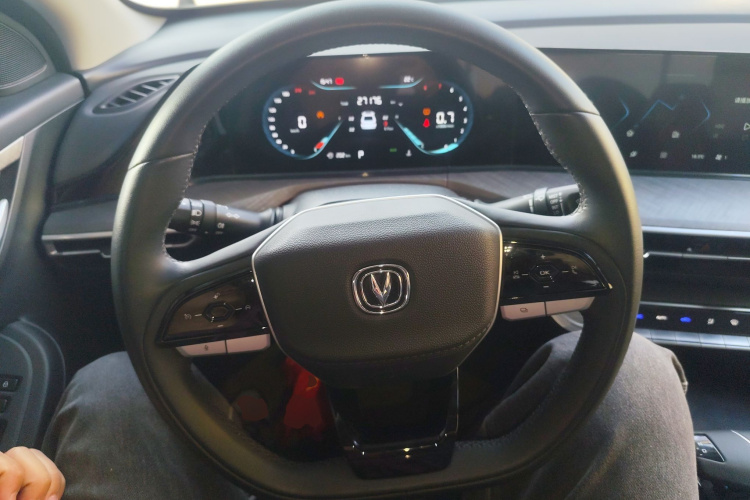 长安 逸动 2023款 畅享版 PLUS 蓝鲸NE 1.4T GDI DCT尊贵版局部细节13