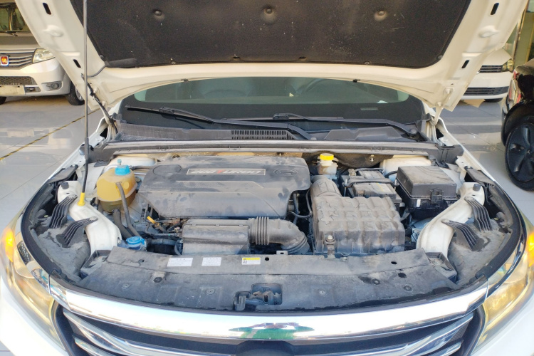 广汽传祺 传祺GA4 2018款 200T 自动尊享版机舱底盘24