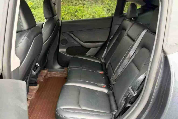 特斯拉 Model Y 2024款 后轮驱动版中控内饰7001