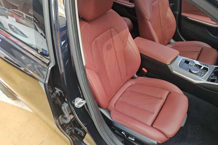 宝马3系 2025款 330Li M运动曜夜套装局部细节41