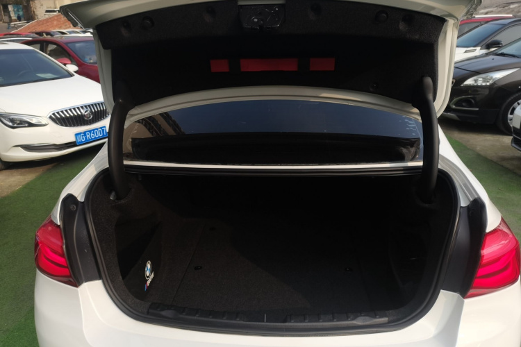 宝马3系 2018款 318Li机舱底盘23