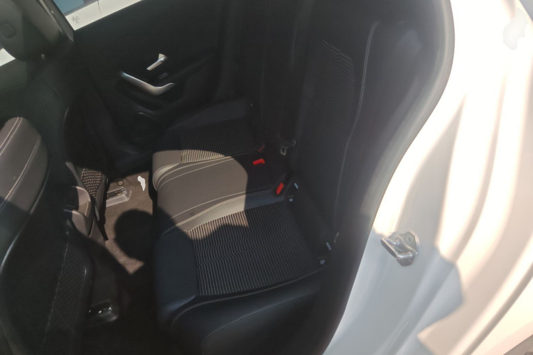 奔驰A级(进口) 2019款 A 200 动感型中控内饰21