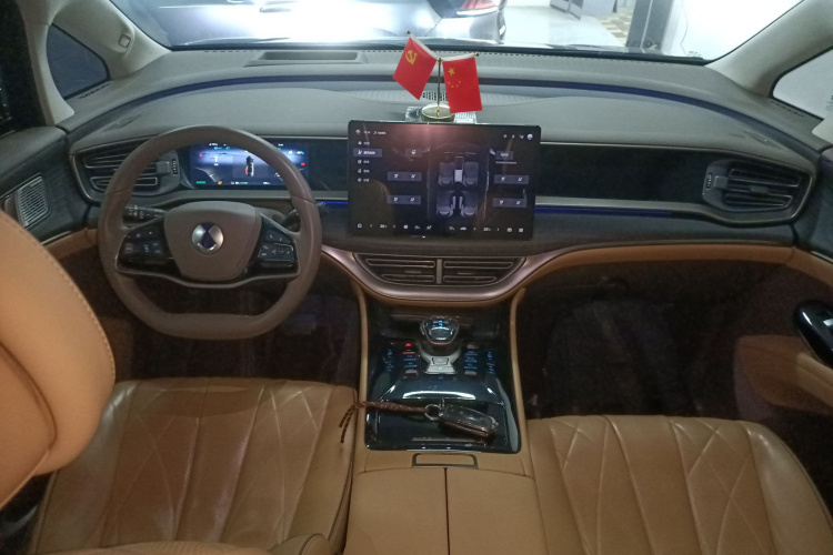 腾势D9 2022款 EV 600 四驱旗舰型中控内饰12