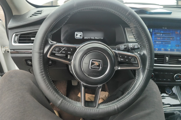 众泰T600 2016款 运动版 1.5T 手动尊贵型中控内饰13