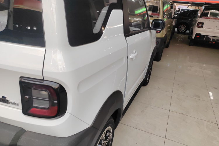 吉利银河 2025款 210km 熊猫骑士车身外观9