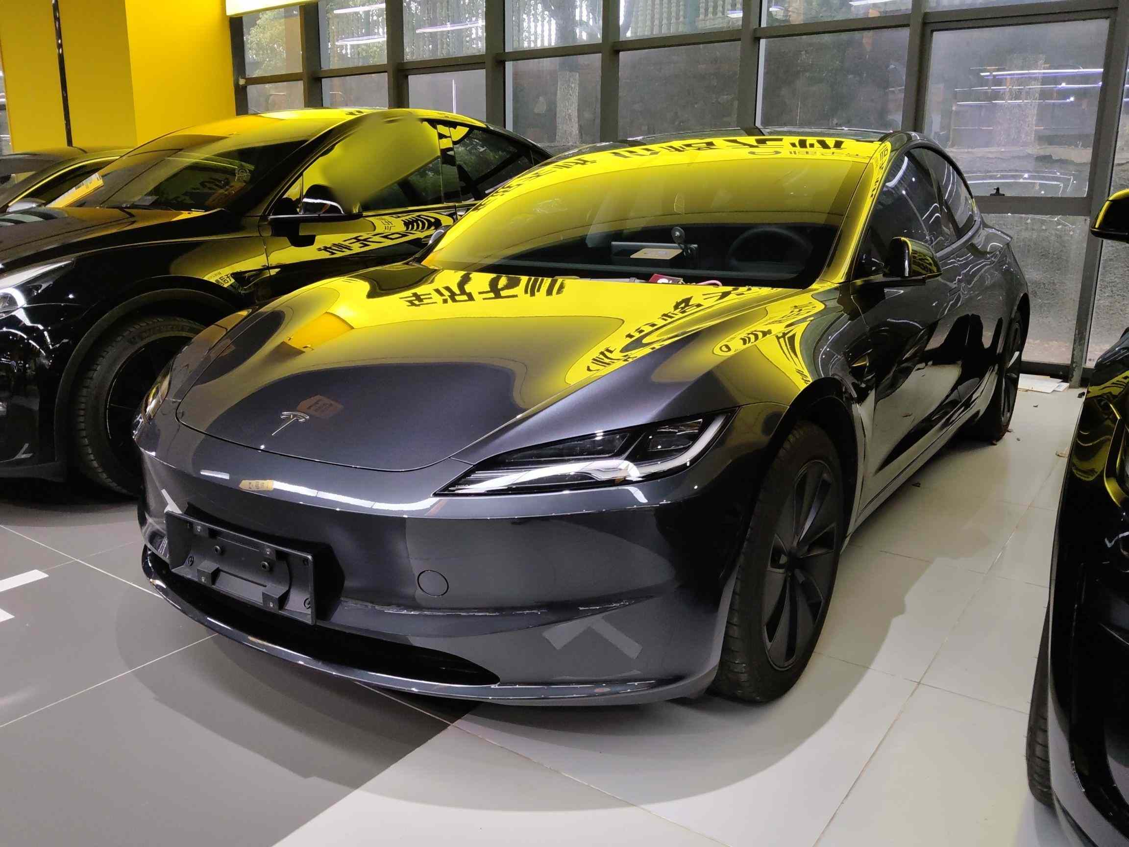特斯拉 Model 3 2025款 后轮驱动版(2)