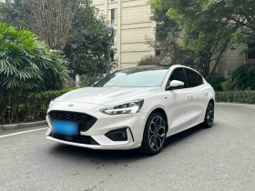 福特 福克斯 2020款 三厢 EcoBoost 180 自动ST Line