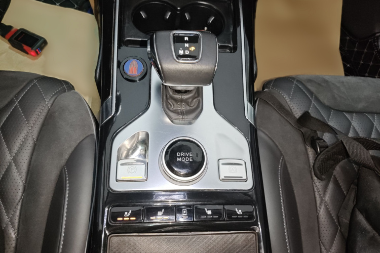 红旗HS5 2019款 2.0T 智联旗享四驱版局部细节18