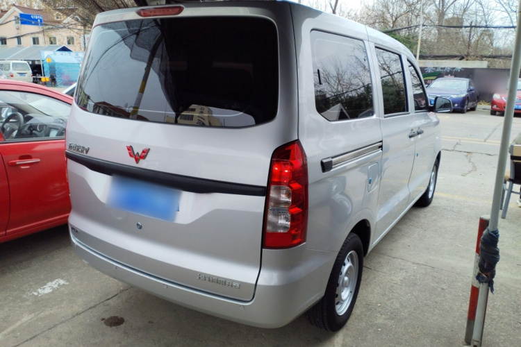 五菱汽车 五菱宏光V 2022款 1.5L劲取版电动助力LAR车身外观7