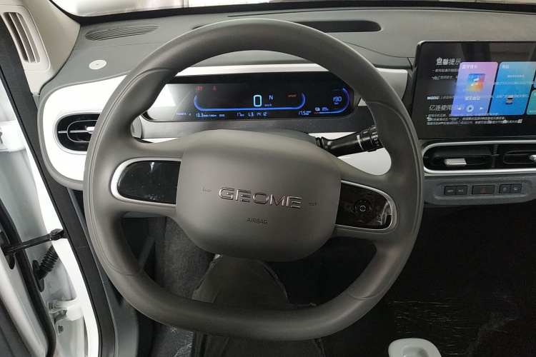 吉利银河 熊猫 2025款 210km 元气熊中控内饰13