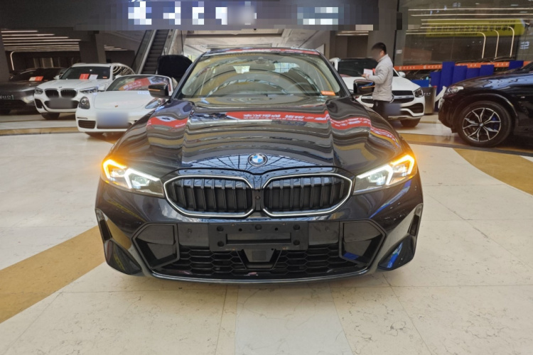 宝马3系 2025款 330Li M运动曜夜套装车身外观6001