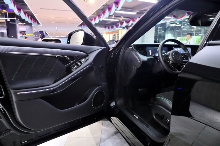 岚图汽车 岚图FREE 2025款 318 318km 后驱环游版中控内饰7003