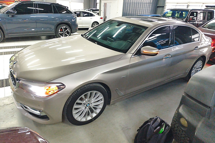 宝马5系 2018款 525Li 豪华套装车身外观4