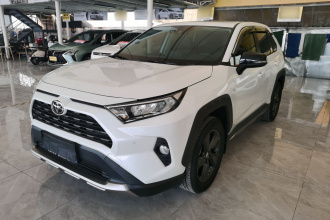 丰田 RAV4荣放 2022款 2.0L CVT四驱风尚Plus版