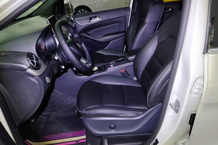 奔驰B级 2015款 B 200 时尚型中控内饰19