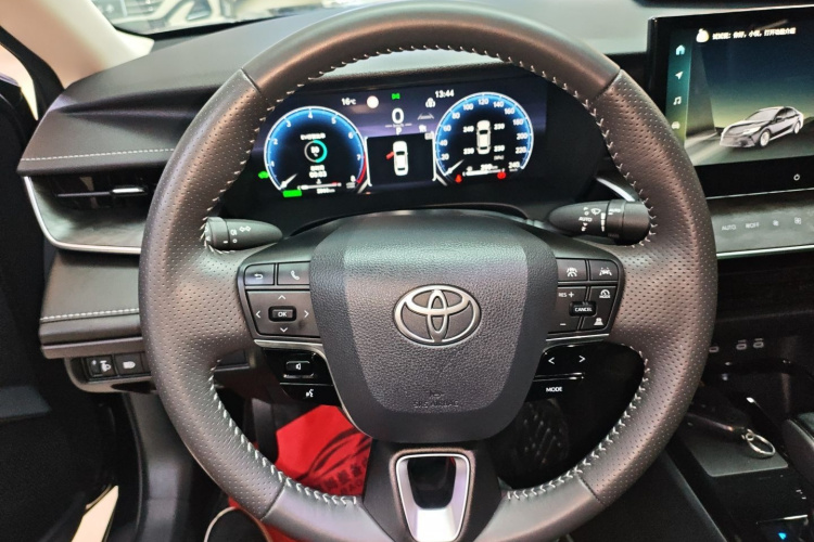 丰田 凯美瑞 2024款 双擎 2.5HG 尊贵版局部细节13