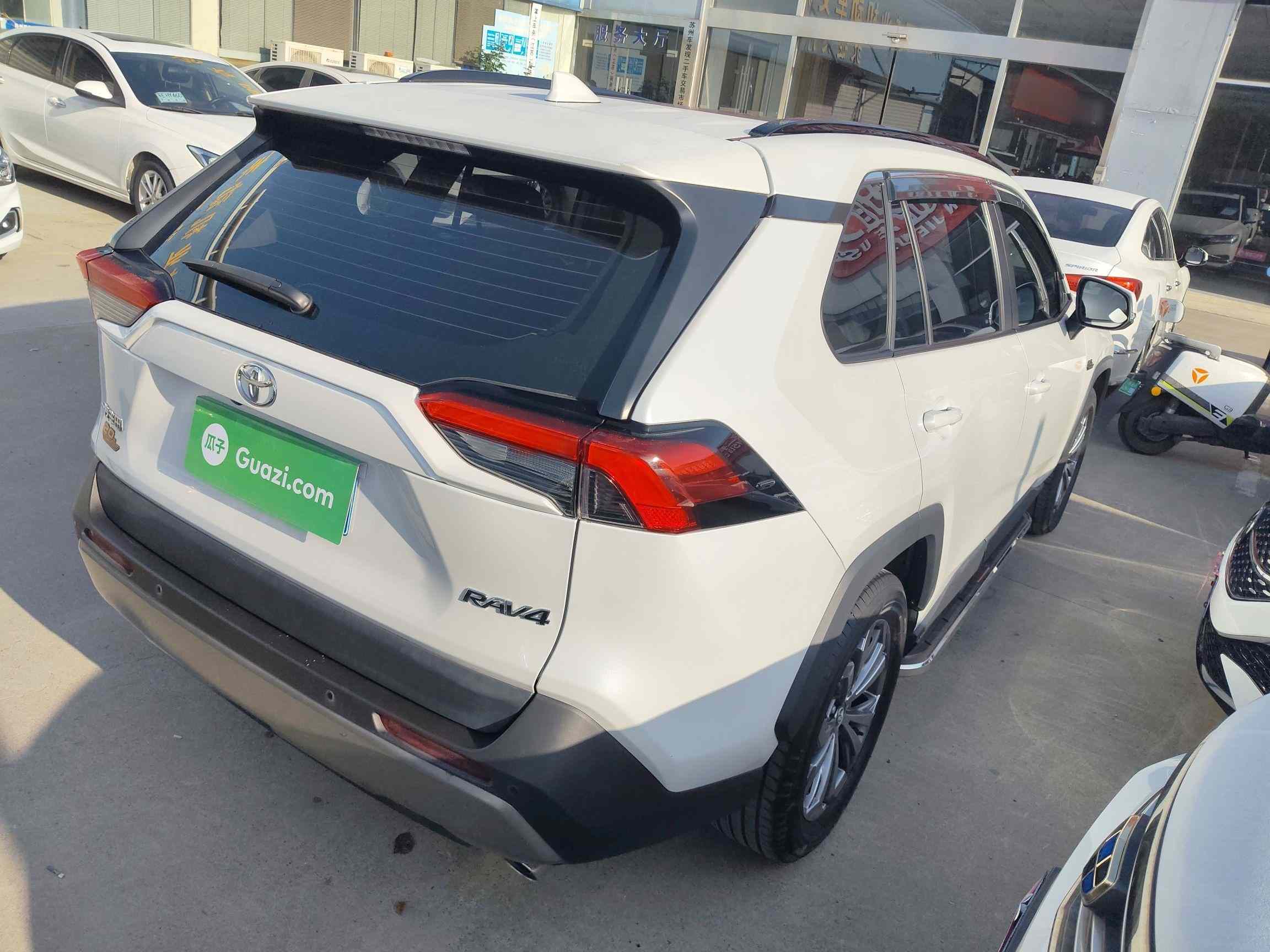 丰田 RAV4荣放 2023款 2.0L CVT两驱20周年铂金纪念版(5)
