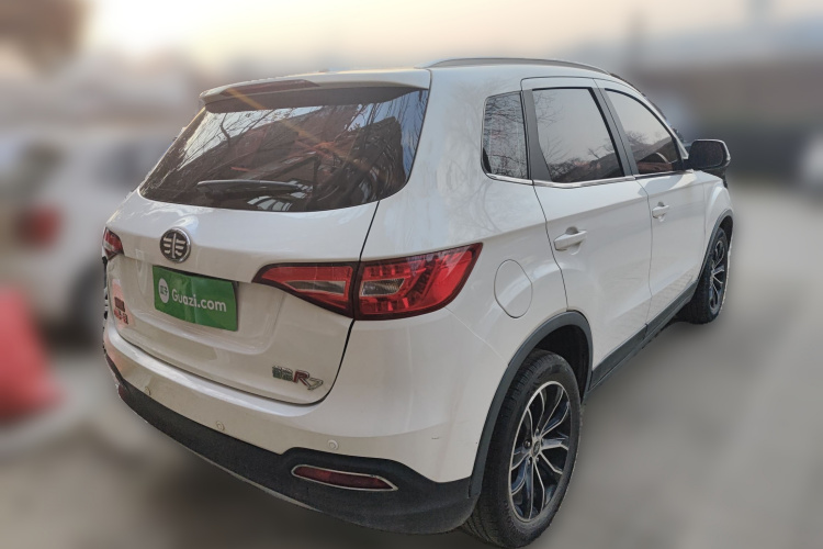 一汽 森雅R7 2017款 1.6L 手动豪华型车身外观7