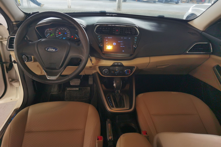 福特 福睿斯 2015款 1.5L 自动舒适型中控内饰7002