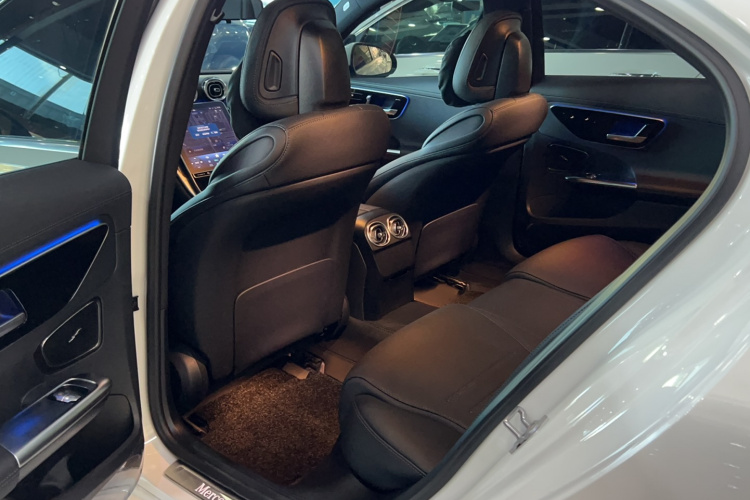 奔驰C级 2024款 C 260 L 运动版中控内饰7002