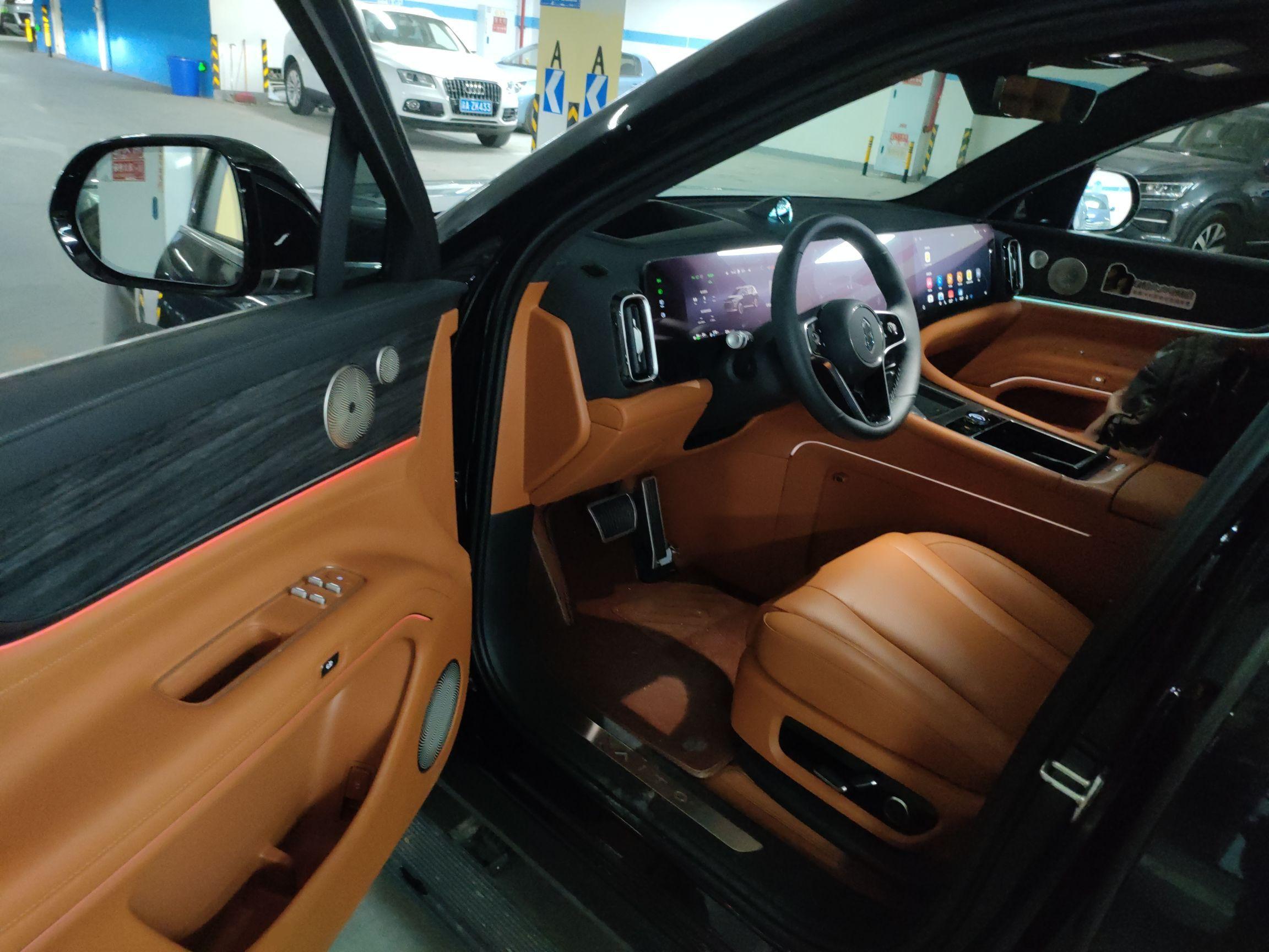 鸿蒙智行 问界M9 2024款 增程 Ultra版 42kWh 6座版