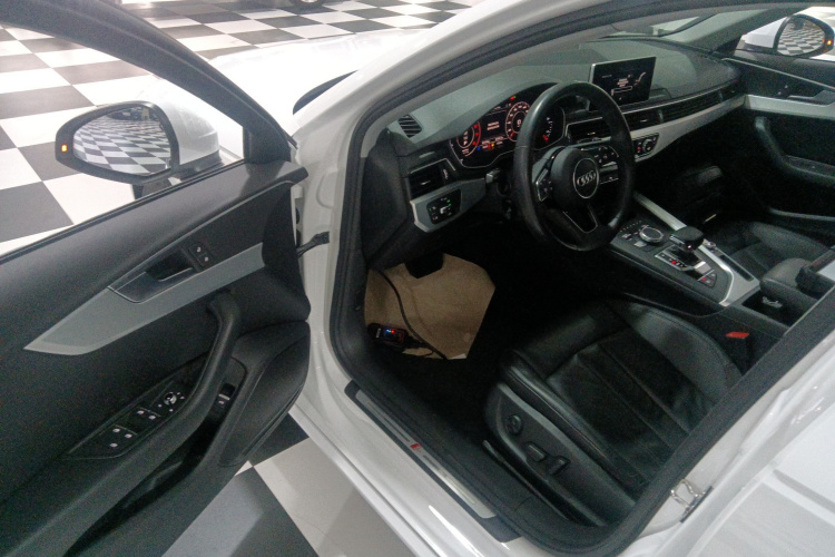 奥迪A4L 2018款 30周年年型 40 TFSI 时尚型中控内饰20