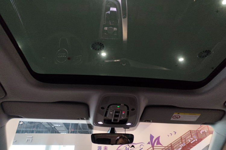 奥迪A4L 2018款 30周年年型 40 TFSI 时尚型中控内饰22