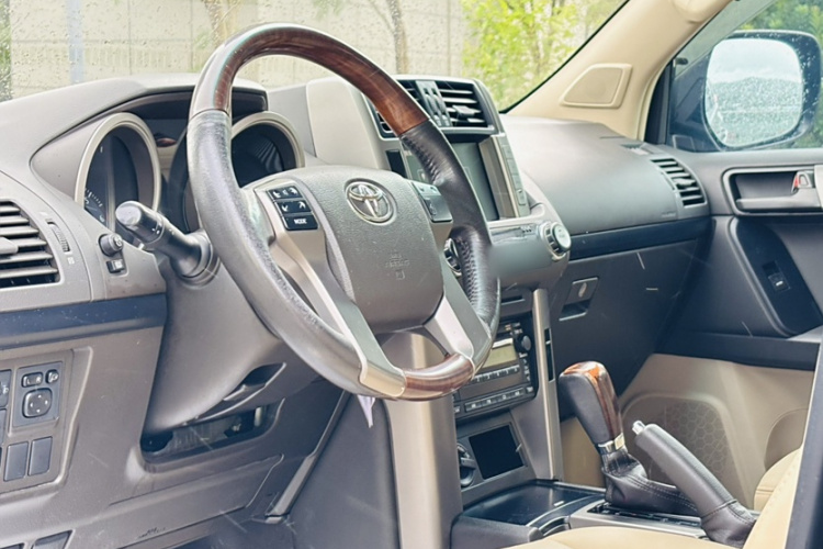 丰田 普拉多（平行进口）中控内饰7006