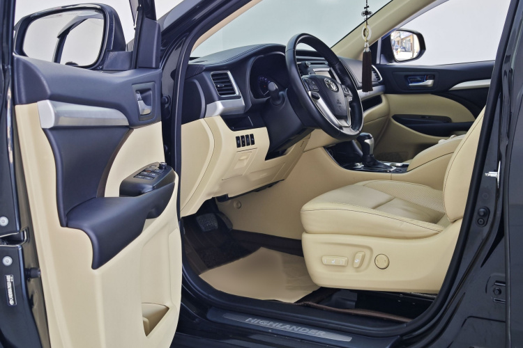 丰田 汉兰达 2018款 2.0T 四驱豪华版 7座 国V中控内饰7013