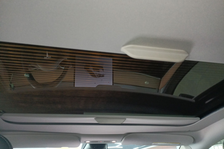 特斯拉 Model Y 2022款 改款 后轮驱动版中控内饰22