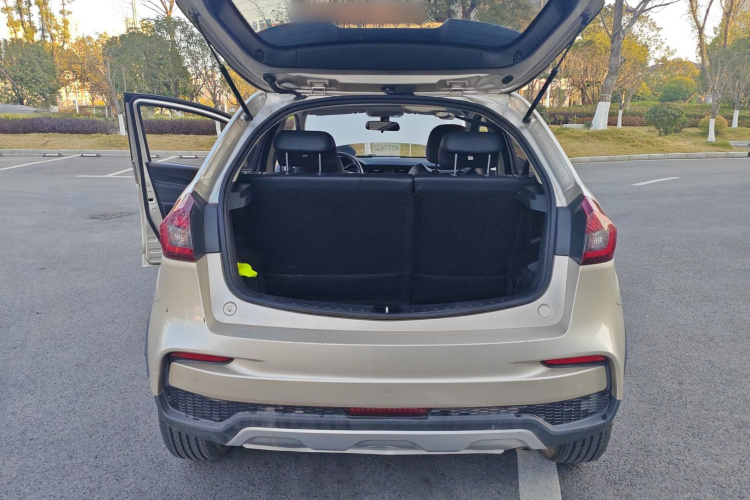 吉利汽车 远景X3 2019款 升级版 1.5L 手动尊贵型机舱底盘23