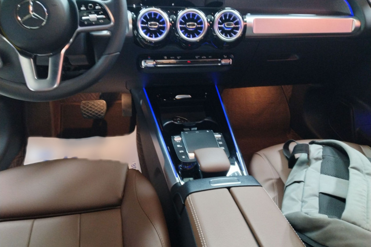 奔驰GLB 2023款 GLB 220 动感型局部细节18