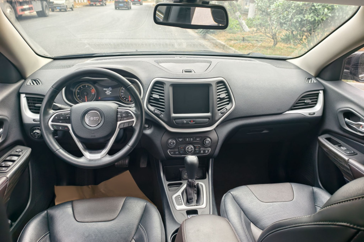 Jeep 自由光 2017款 2.0L 优越版中控内饰7004