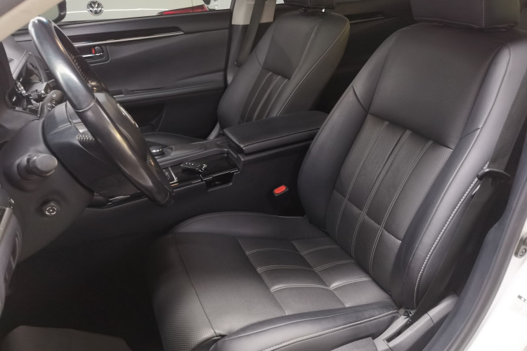 雷克萨斯ES 2015款 300h 舒适版中控内饰19