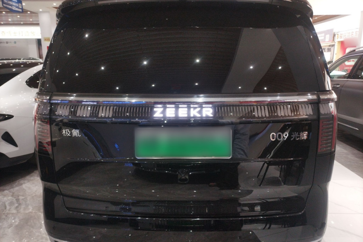 极氪009 2024款 光辉车身外观6