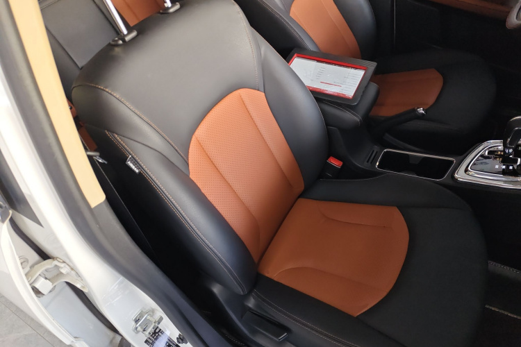 宝骏560 2016款 1.8L iAMT精英型局部细节41