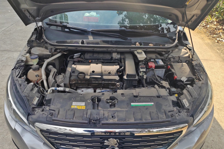 标致308 2016款 1.6L 自动豪华版机舱底盘24