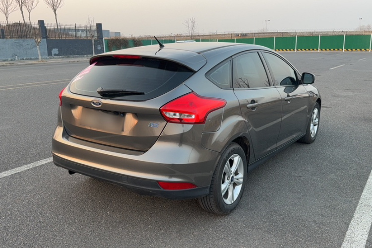 福特 福克斯 2015款 两厢 1.6L 自动舒适型车身外观6003