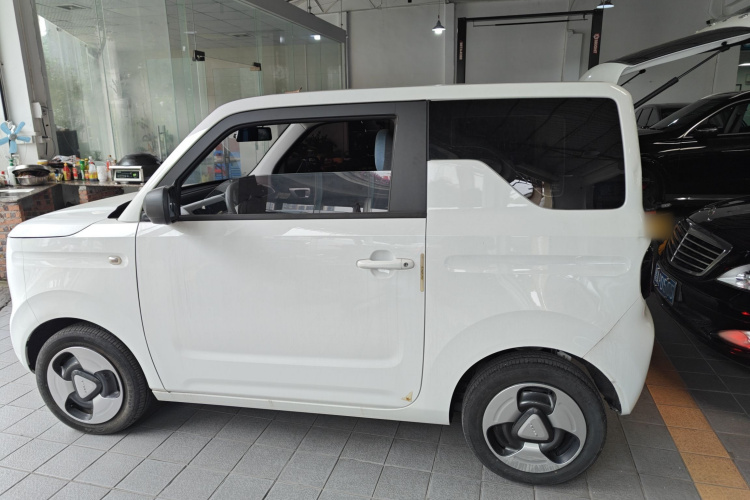 吉利银河 2023款 熊猫mini 新春版宝藏熊车身外观6003