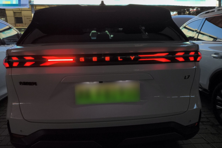 吉利银河 银河L7 2023款 1.5T 115km 星舰车身外观6