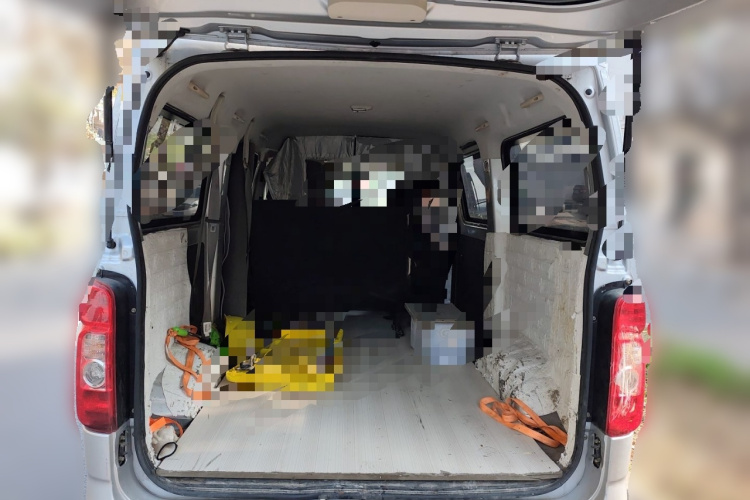 长安凯程 长安睿行M60 2023款 1.5L GDI舒适型客车6/7座中控内饰23