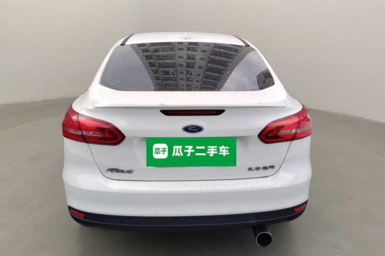 福特 福克斯 2015款 三厢 1.6L 手动舒适型车身外观6