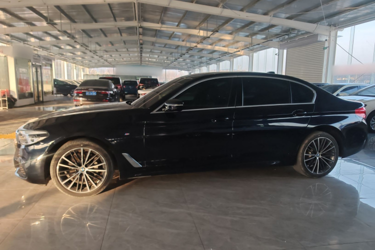 宝马5系 2020款 530Li xDrive M运动套装车身外观6003