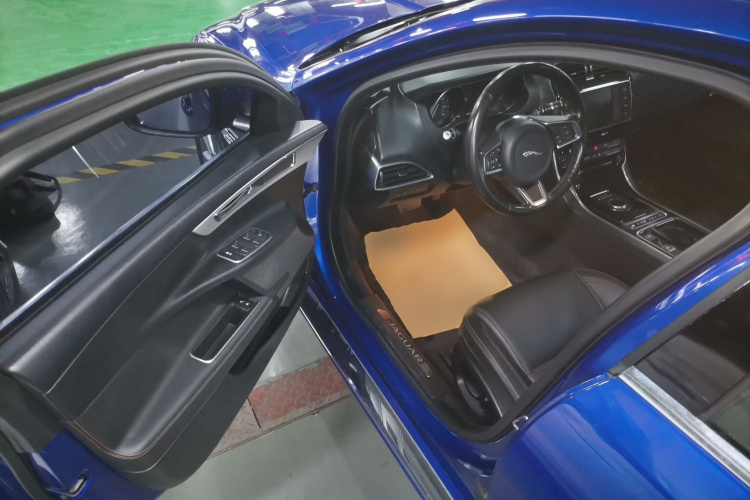 捷豹XEL 2018款 2.0T 200PS 精英版中控内饰7003