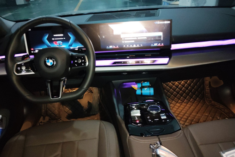 宝马5系 2025款 530Li 领先型 M运动套装中控内饰12