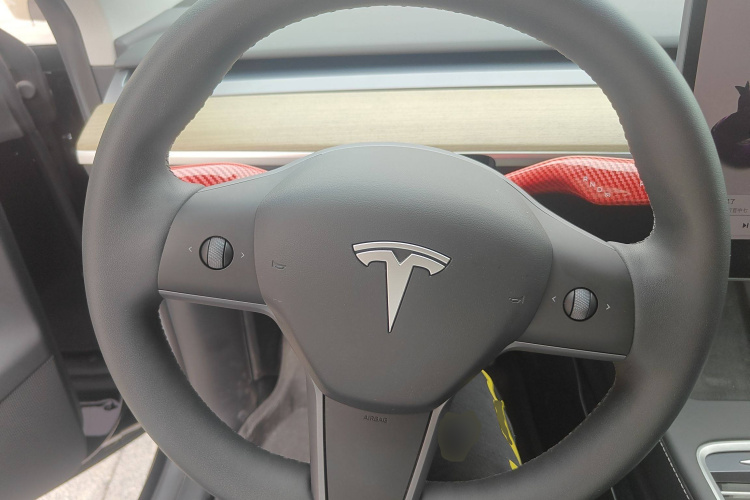 特斯拉 Model Y 2022款 改款 长续航全轮驱动版中控内饰13