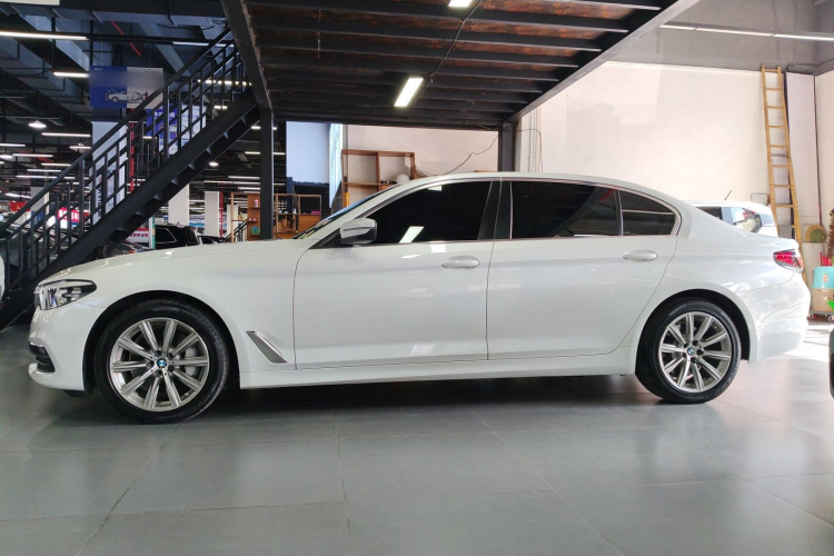 宝马5系 2018款 528Li 上市特别版车身外观4