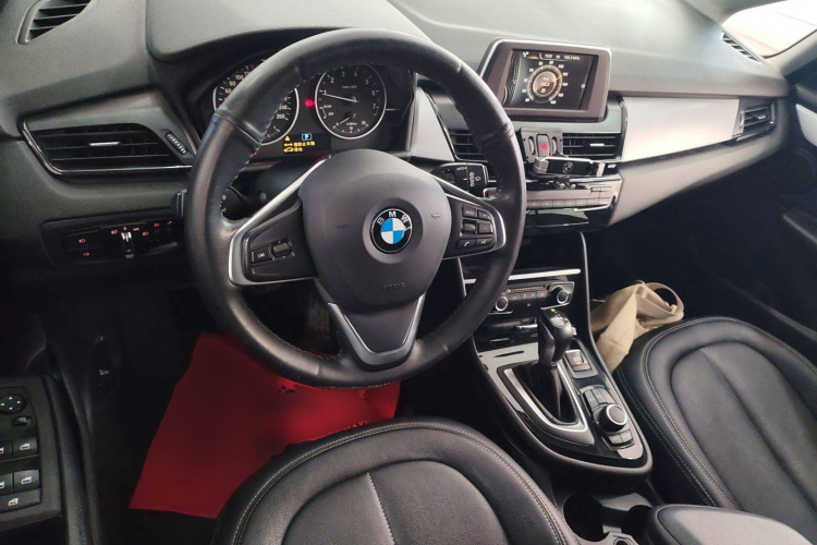 宝马2系旅行车 2016款 218i 时尚型中控内饰12