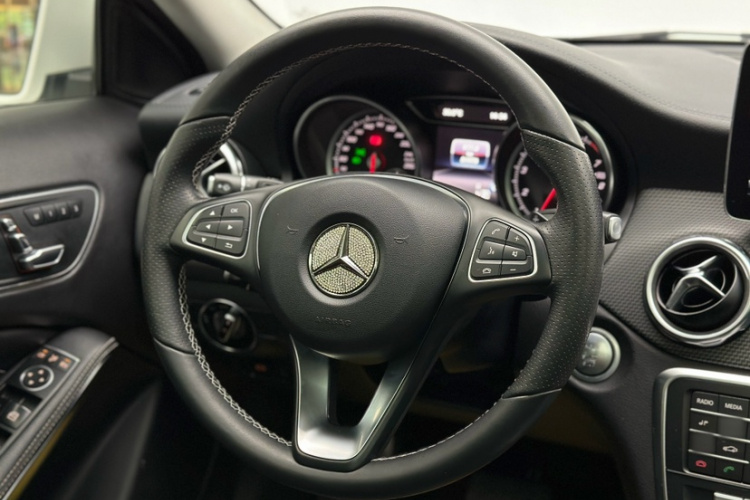 奔驰GLA 2018款 GLA 200 时尚型中控内饰7002